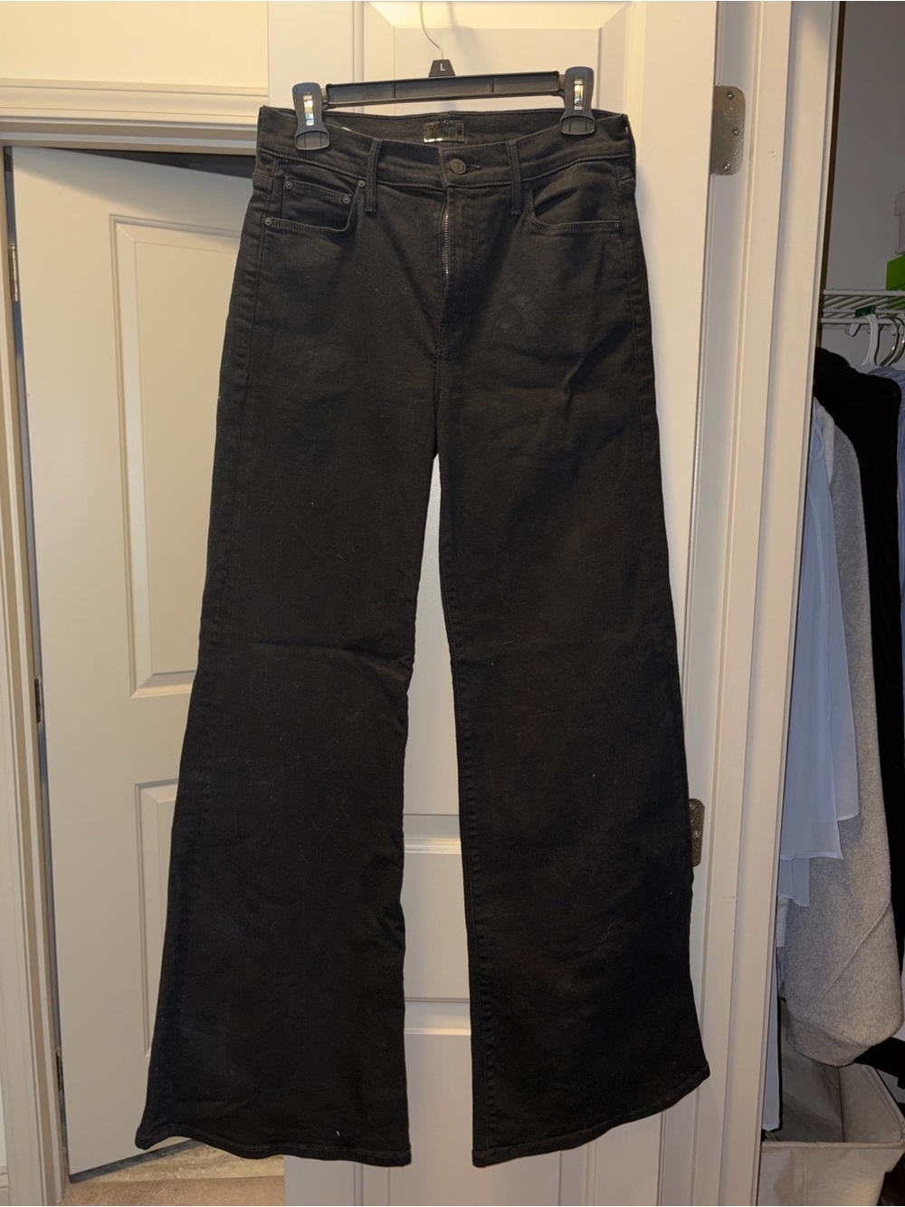 Mother Twister Sneak Jeans in Pitch (Black)